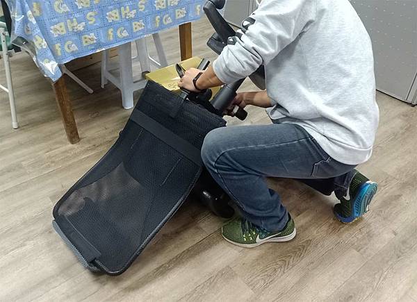 維修底盤氣壓棒