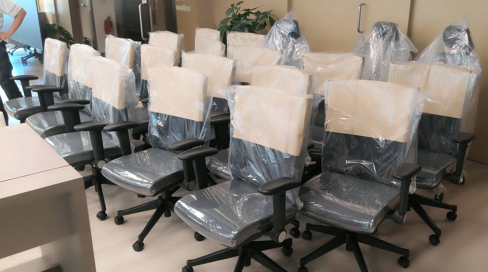 為久坐打造的完美支撐，客戶購入高級辦公椅 9012