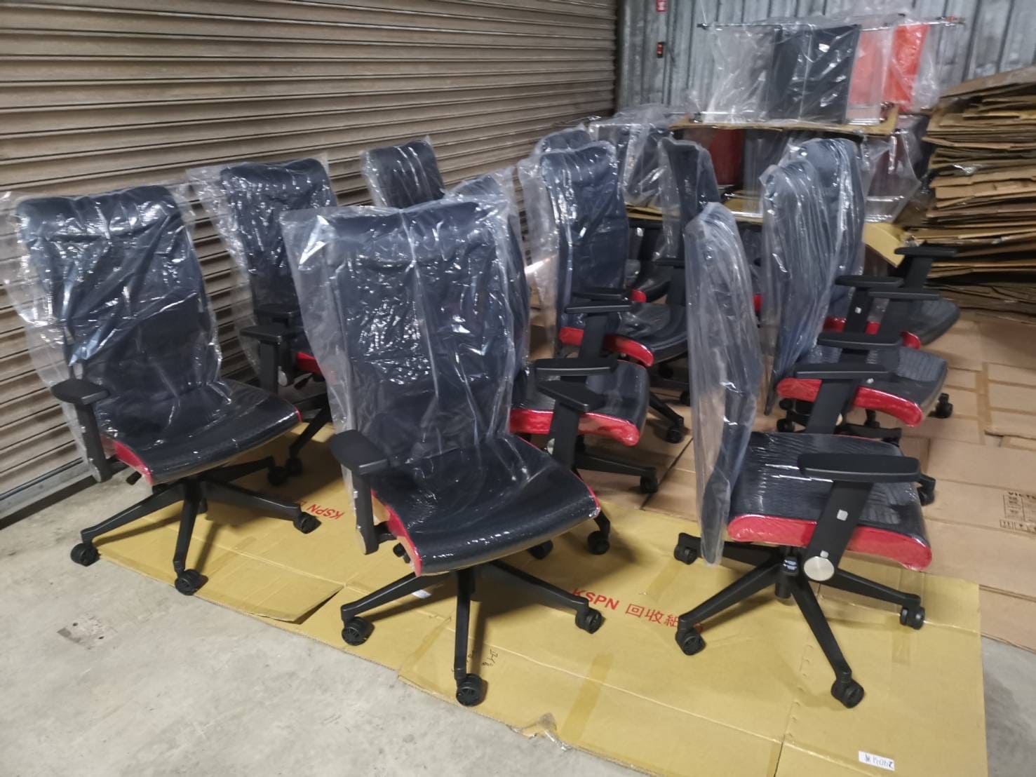 台灣好椅出貨經濟電腦椅 15012 和 高級辦公椅 305